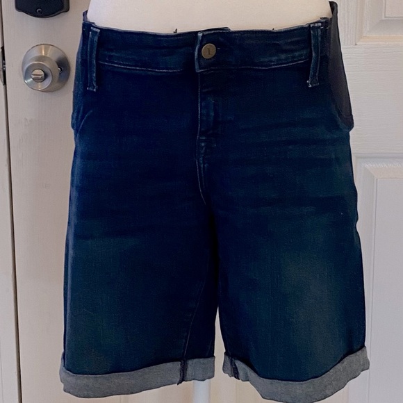 Side panel maternity denim Bermuda shorts, dark wash - Picture 1 of 3